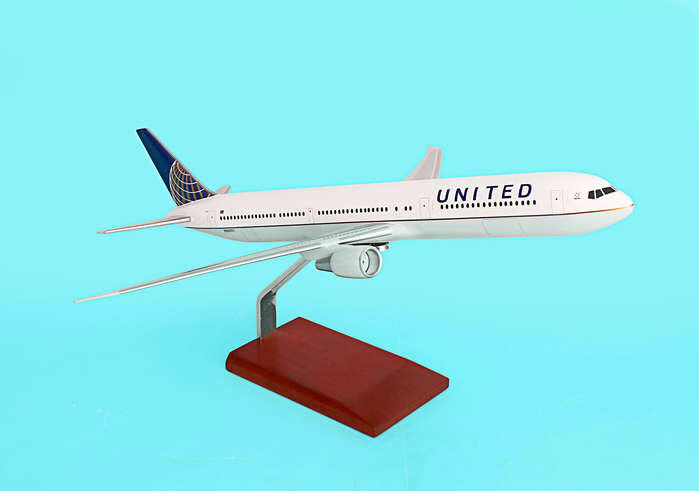 Details about   32CM UNITED BOEING 777 Passenger Airplane Plane Aircraft Resin Model Collection