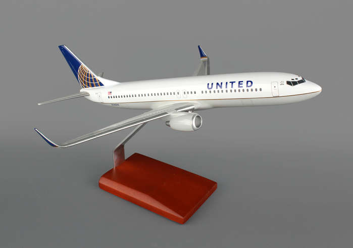 Executive Series Display Models G38010 United 747-400 1-100 Post Continental Merger Livery 