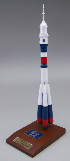 Soyuz U2 Manned ISS Rocket - 1/100 Scale