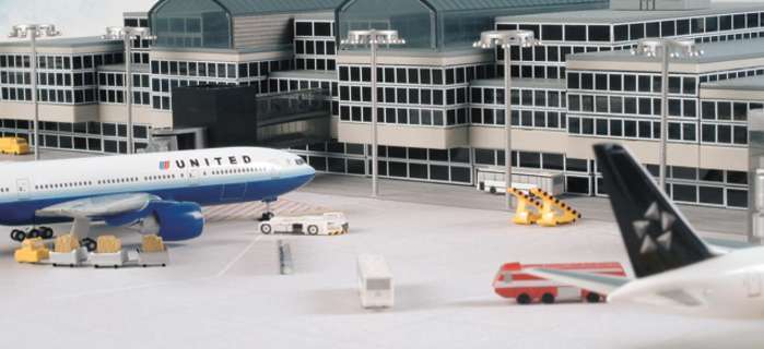 herpa - Airport Basic Set I - 350 Pieces - 1/500 Scale - HE520362 - Here comes the basic set for your large airport diorama in the small scale. The set contains more than 350 components, and offers plenty of different ways to create your individual version of a big airport. The large selection of parts combines well-known items such as a terminal building, lamps, and gangways with newly developed components like light elements, tunnel gateways for the Skytrain, square-shaped parts of buildings, and small roof elements, which are perfect for creating variations of already existing airport buildings. This new set is part of a complex system that is to be completed by further accessories and ground foils over the years to come.