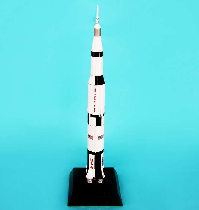 saturn 5 rocket model