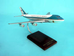 Air Force One - VC-25A 747-200 - 1/200 Scale Plastic Model - B2920C3P