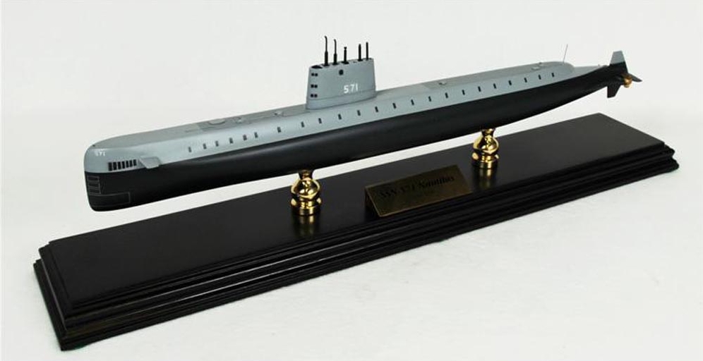 http://www.silentthundermodels.com/ship_models/images/uss_nautilus_192.jpg