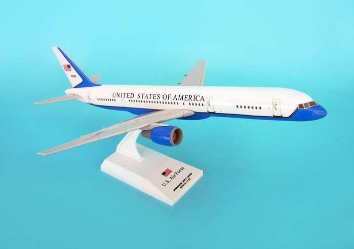 Model Airplane: SkyMarks 1:200 KLM Boeing.