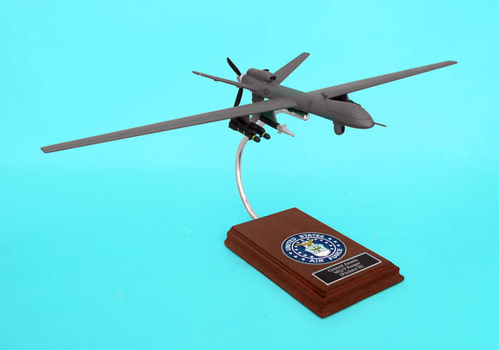 USAF General Atomics MQ-9 Reaper Desk Display Drone UAV Model 1/32 ES Aircraft 
